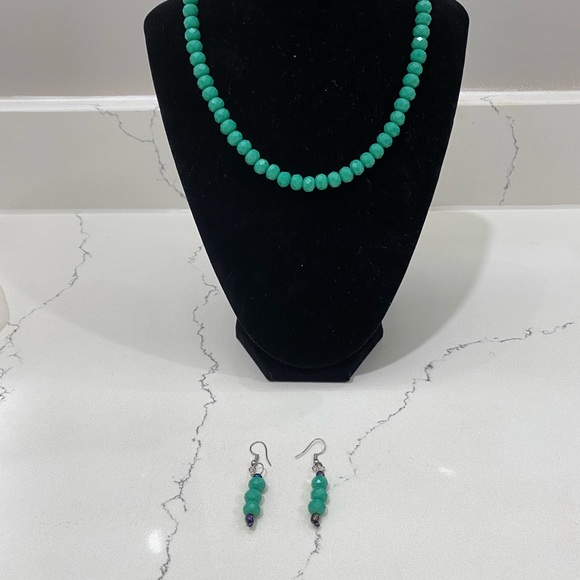 Handcrafted necklace with matching earrings, made from natural stone - Picture 4 of 4